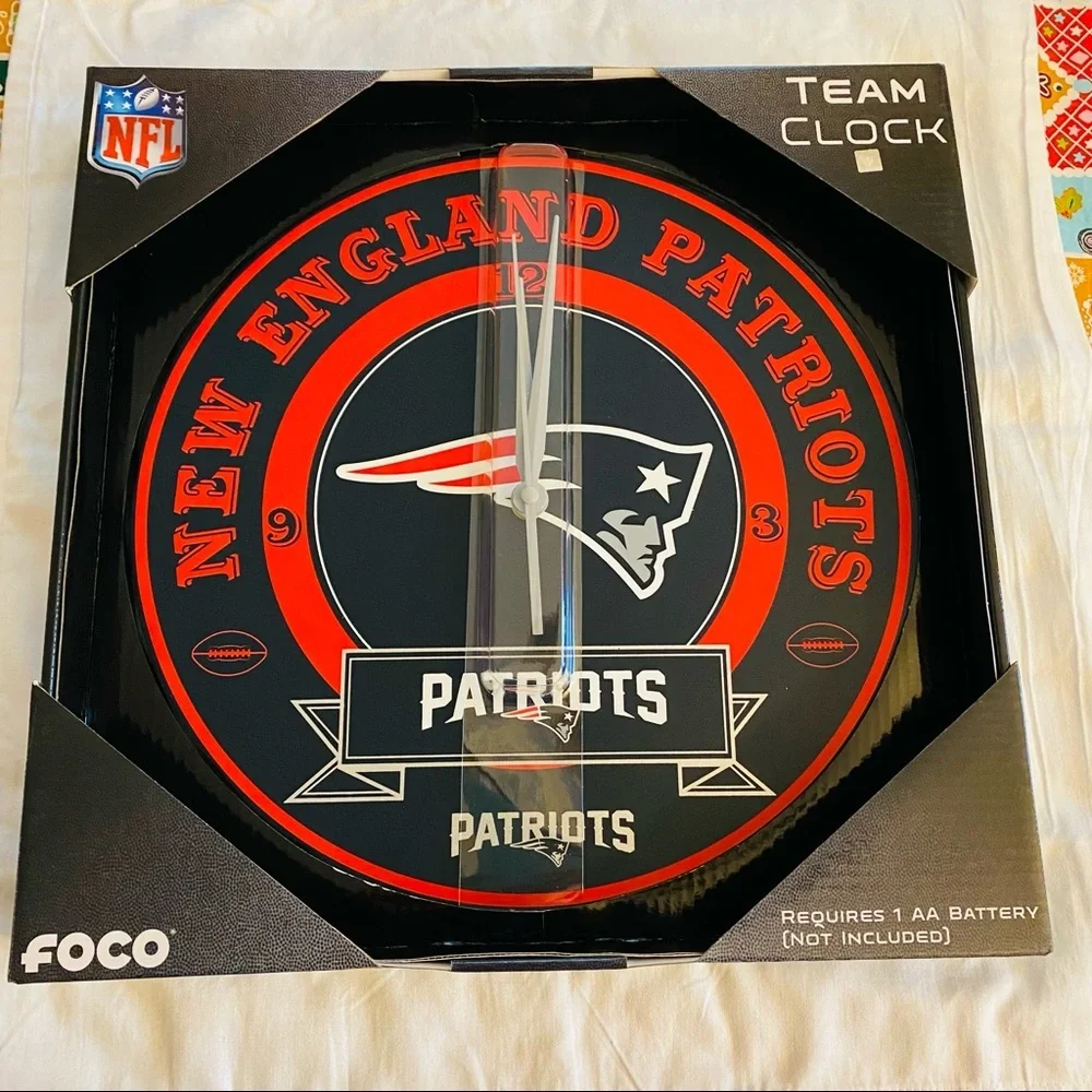 NWT NFL New England Patriots Wall Clock Bottle Cap!